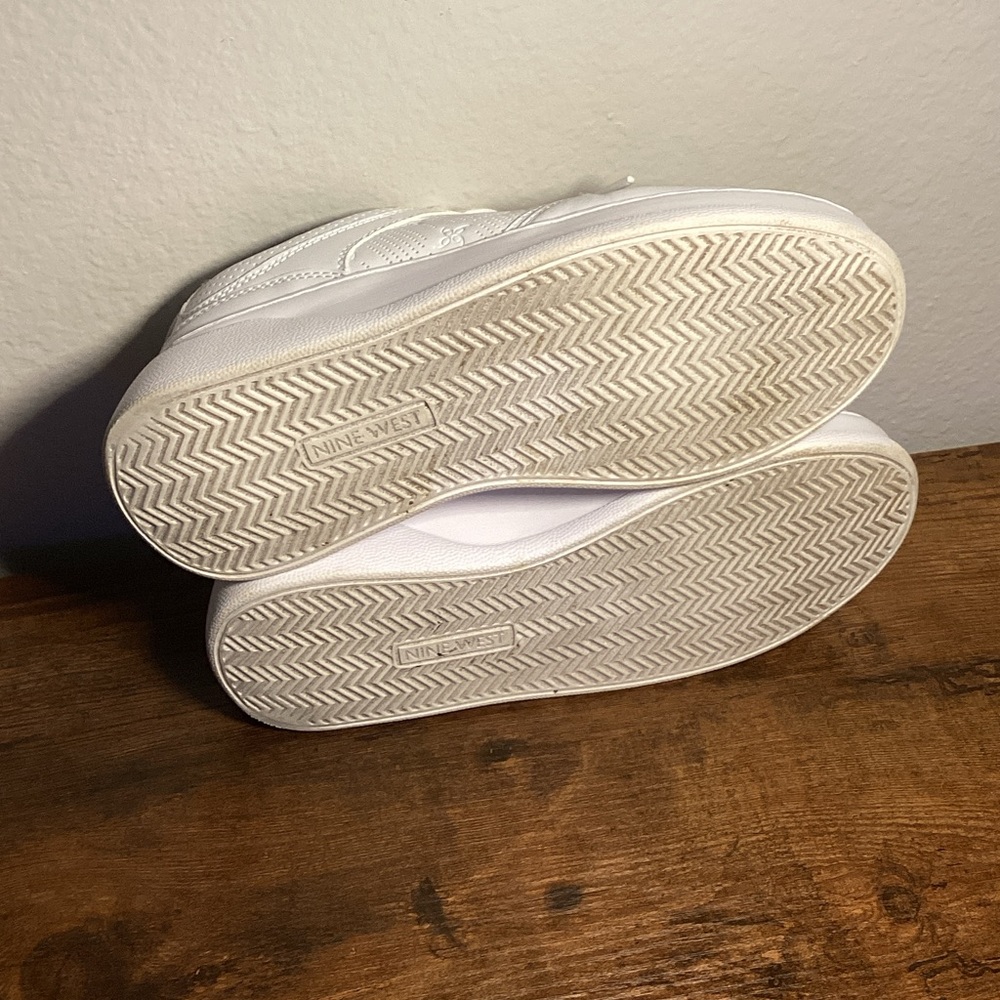 Women’s l Nine West White Platform Sneakers Size 7M - Picture 6 of 9
